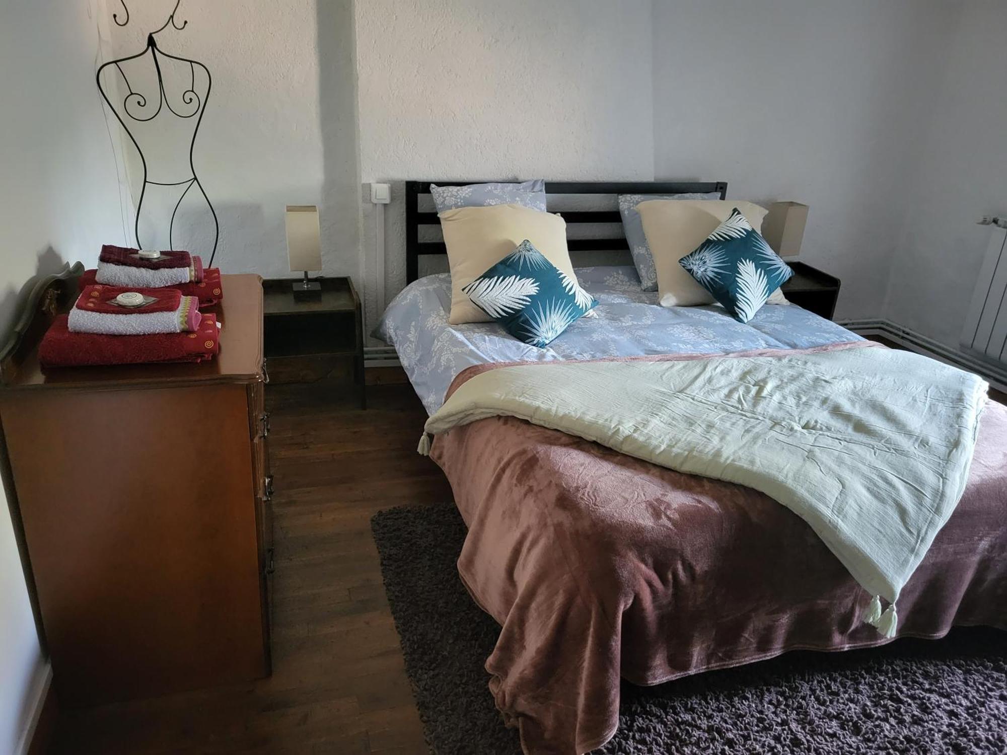 chambres d hotes L'agapé Saint-Martial-sur-Isop Habitación foto